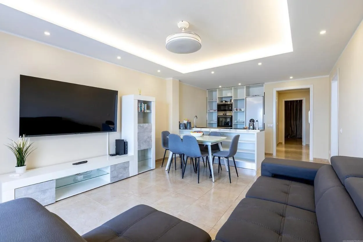 Sea Front Costa Adeje Spacious 2 Bedroom Apartment 0*, Costa Adeje (Tenerife) Spagna